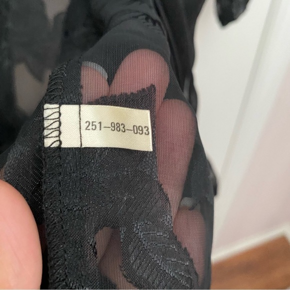 Vintage Victoria’s Secret Sheer Floral Robe Size S - Picture 12 of 13